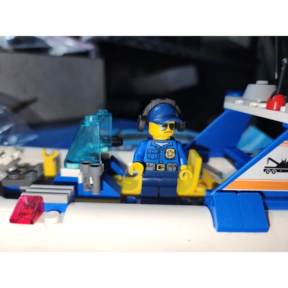 LEGO 60045 CITY Police Patrol Boat 90% w/ mini figure and instructions - Picture 2 of 5